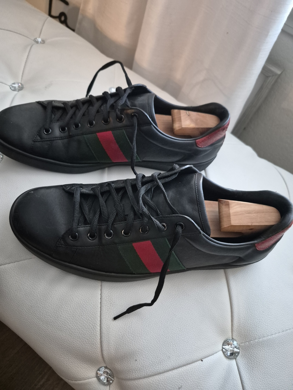 Gucci Black Leather Low-Top Sneakers with Red & Green Stripe